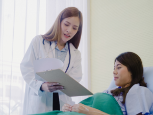 Bị sảy thai có được hưởng bảo hiểm y tế không?